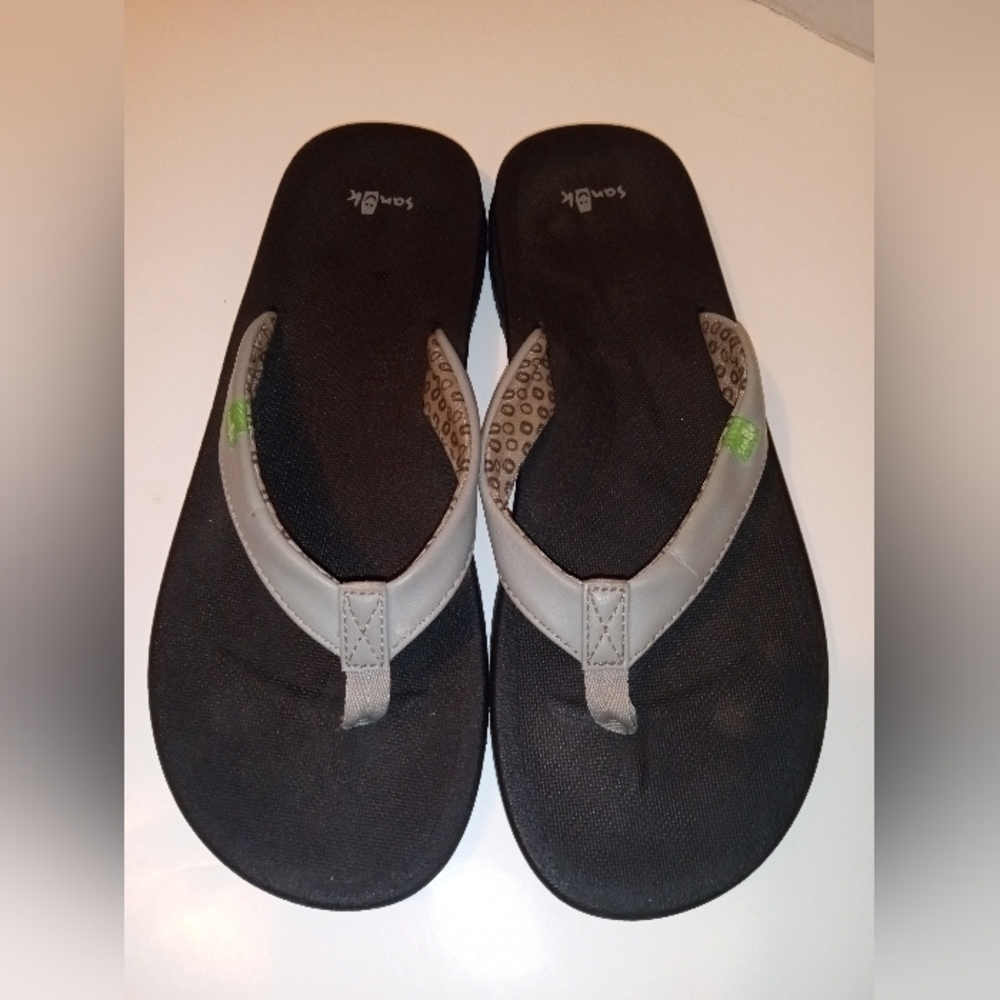 Sanuk Taupe Women's Flip Flops Size 9